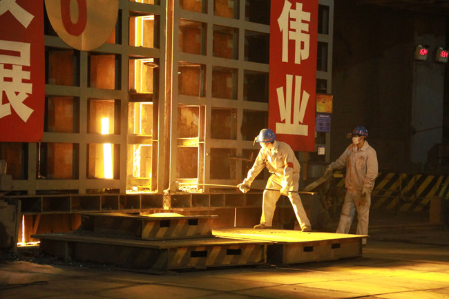 環(huán)保地坪涂料廠家給鋼鐵廠地面施工時(shí)要注意什么？